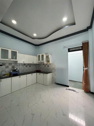 Nhà  2 lầu mt đường nhựa , TT Cần Giuộc 